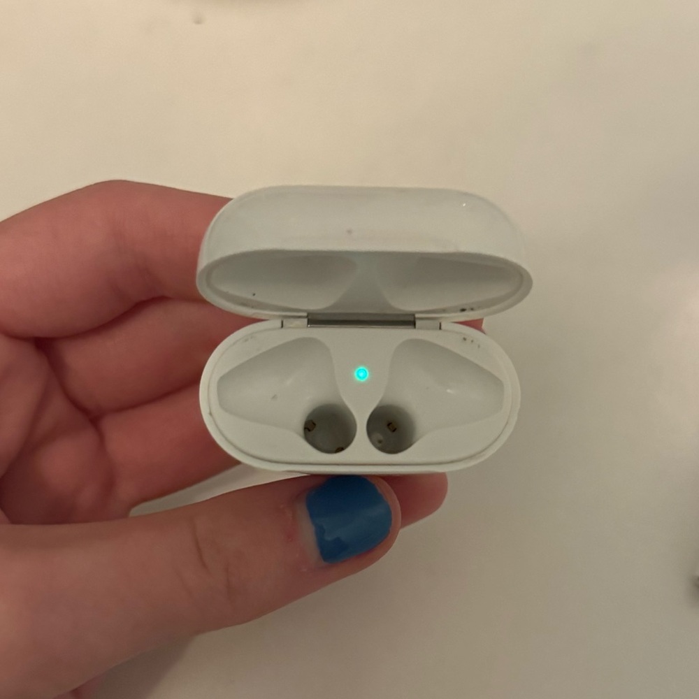 Apple White Air Pod 2 - Picture 5 of 5